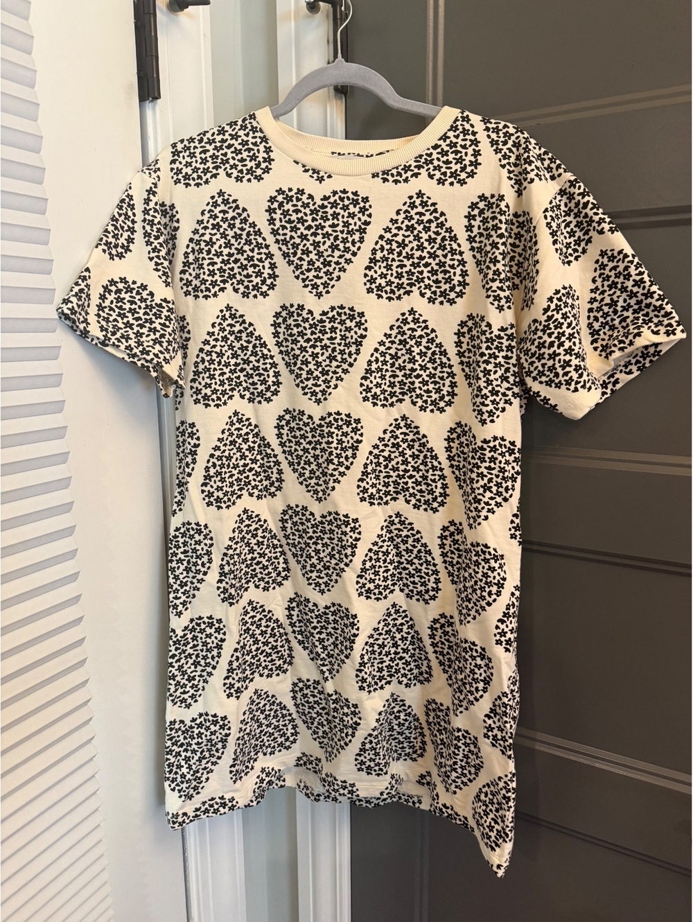 Compañia Fantastica Cream and Black Heart Print Casual Dress Medium